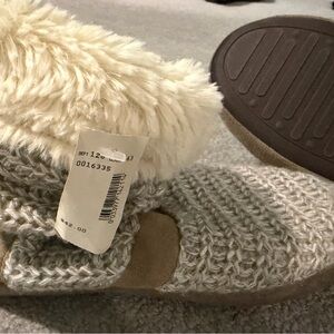 Muk Luks Cream and Gray Women's Slippers